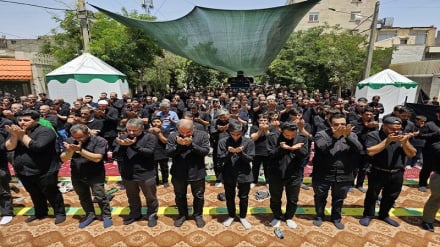 نماز ظهر عاشورا در مشهدالرضا اقامه شد/ جلوه وحدت و بندگی در پایتخت معنوی ایران
