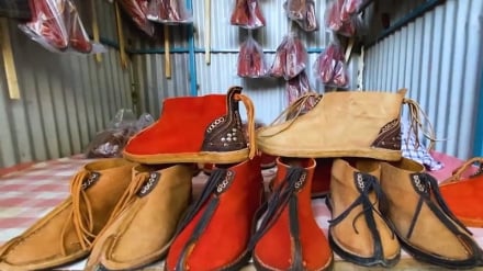 گرمای هوا بازار چمبوس دوزی را در تخار رونق داد