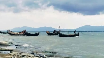টেকনাফ উপকূলে ট্রলারসহ ৫ রোহিঙ্গা জেলেকে ধরে নিয়ে গেছে আরাকান আর্মি