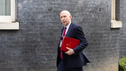 Bom Politik di London: Menhan Mundur, Sebut PM 