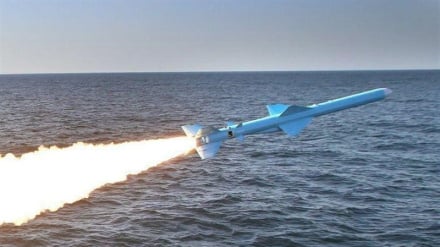 Ushtria e Republikës Islamike të Iranit lëshon dron dhe raketa paralajmëruese drejt destrojerëve amerikanë