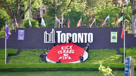 Spanduk Merah Toronto: Tuntut Israel Dikeluarkan dari FIFA