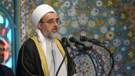 Imam Jumat Ahlus Sunnah Kermanshah: Imam Khomeini (ra) Pembangkit Martabat dan Identitas Umat Islam di Era Kontemporer