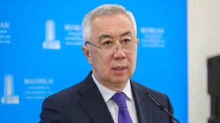 Kazajistán echa anclas en Bandar Abás