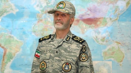   د ایران ملت ظالم او جنایتکار ته هېڅکله هم  نه تسلیمېږي 