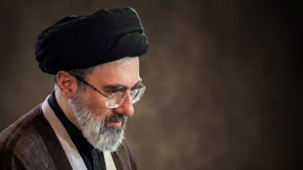 Pasca-Pemakaman, Pesan Pemimpin Baru Iran Kuasai Pemberitaan