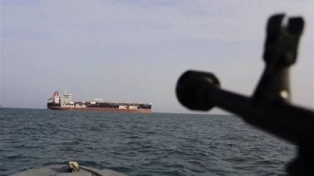 Malam Panas Teluk Persia: Hormuz Ditutup, Pangkalan AS Diguncang Rudal