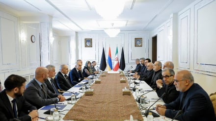  ՀՀ  վարչապետ Նիկոլ Փաշինյանը Թեհրանում հանդիպում է ունեցել ԻԻՀ  Մասուդ Փեզեշքիանի հետ  