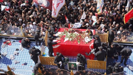 د عراق په نجف ښار کې د انقلاب د شهید رهبر د جنازې مراسم جریان لري