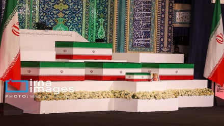 Internationale Delegationen erweisen dem Märtyrer-Oberhaupt der Islamischen Revolution Irans die letzte Ehre