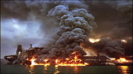 Kapal Tanker Melanggar Aturan Meledak Usai Tabrak Ranjau di Hormuz