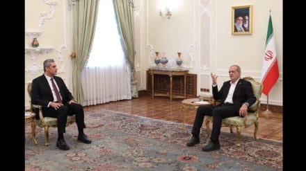 Pezeşkiyan:Heç qıləy amil və ya marz İron iyən İraği miyono əloğəon miyoniku bardey nibəzıne 