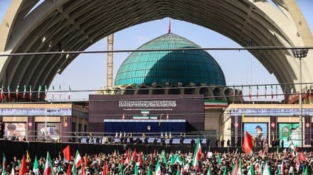 CNN: Ayetullah Hamaney'e Veda Töreninde İntikam Sloganları Yankılandı