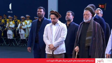 رهبران مقاومت افغانستان به  پیکر پاک رهبر شهید انقلاب ادای احترام کردند
