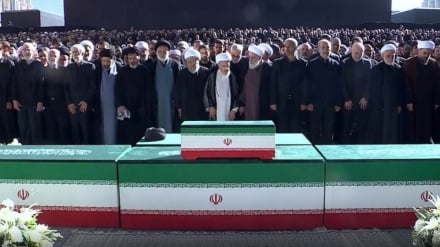 Şehit Mücahit İmam Hamenei’in Mutahhar Cenazesi İçin Namaz Kılınması