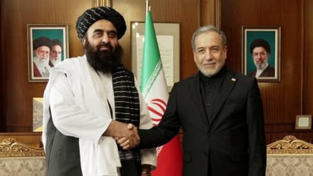 د افغانستان د بهرنیو چارو وزیر د ایران د اسلامي جمهوریت د بهرنیو چارو له وزیر سره وکتل