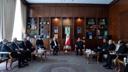 Maafisa wa muqawama wafanya mazungumzo na Waziri wa Mambo ya Nje wa Iran pambizoni mwa mazishi ya Kiongozi Shahidi Khamenei