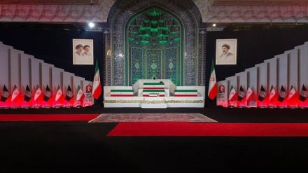 Şehit Devrim Liderinin Pak Naaşı İmam Humeyni (RA) Musallasına Girdi