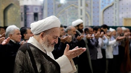 اقامه نماز بر پیکر رهبر شهید انقلاب به امامت آیت‌الله سبحانی