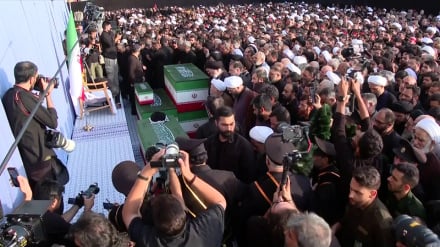 اقامه نماز بر پیکر رهبر شهید انقلاب در مسجد جمکران