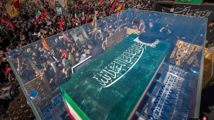 د امام حسین (ع) په سپېڅلي حرم کې د شهید امام د جنازې لمونځ ادا شو 