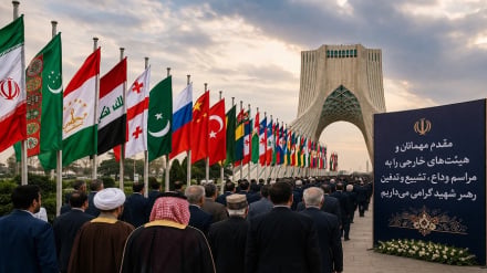Ceremonia e funeralit dhe homazheve për liderit e martirizuar të Revolucionit Islamik të Iranit + Foto