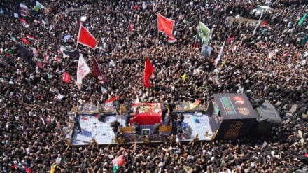 Naxhafi mban zi për udhëheqësin martir të Revolucionit Islamik; irakianët marrin pjesë në ceremoninë e funeralit në numër të madh + foto