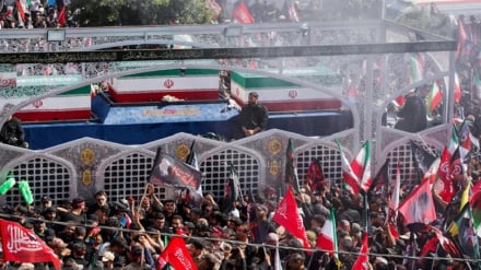 Ceremonia e përcjelljes së kufomës së udhëheqësit martir të Revolucionit Islamik në Teheran + fotografi 