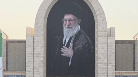په تهران کې له  شهیدخامنه ای  سره د الوداع میلیوني دستورې پیل شوي 