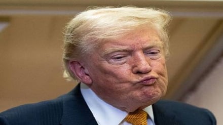 Комментарий на 100 слов – Трамп отказался от своего заявления о 20% таможенном тарифе в Ормузском проливе