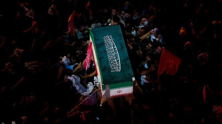 جمعیت میلیونی به امامت فرزند ارشد رهبر شهید انقلاب نماز را بر پیکر ایشان اقامه کردند
