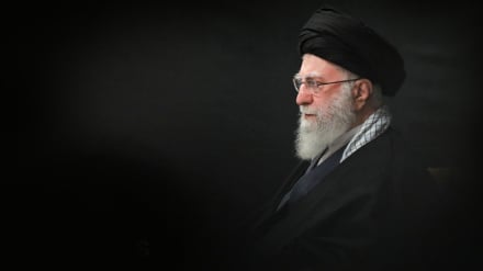 Shkrime prej zemre të përdoruesve arabë rreth funeralit të dëshmorit të Umetit / Irakianët numërojnë minutat për të pritur arkivolin e udhëheqësit të Revolucionit Islamik