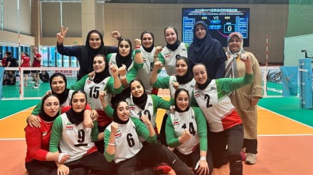 İroni jenon nıştəco voleybol komanda çe dınyo həmməysə çokə həşt qılə komanda miyono 