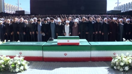 Ислом Инқилобнинг шаҳид бўлган раҳбари имом Хоманаийнинг муқаддас жасадига жаноза намози ўқилди 