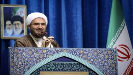 خطیب جمعه تهران: ملت ایران خود را «ولی دم» امام شهیدش می‌داند 