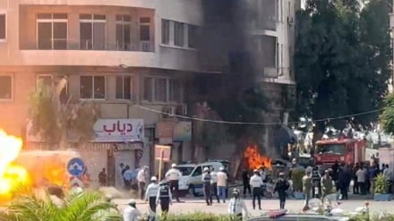 سوریې ته د فرانسې د ولسمشر سفر پر مهال چاودنو کې ۱۸ تنه ټپیان شوي