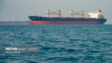 Iran Tindak Tegas 6 Kapal di Hormuz: Patuhi Aturan atau Kecelakaan!