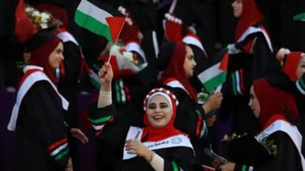 Gazze’deki öğrencilerin harabeler arasında mezuniyet töreni + video