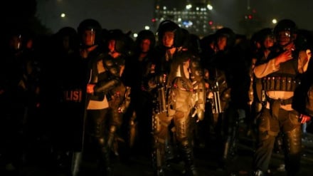 Malam Tegang di Jakarta: Protes Anti-Korupsi Tutup Jalan dan Picu Kerusuhan