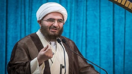 خطیب جمعه تهران خطاب به دشمنان ایران: زانو بزنید تا دست از سرتان برداریم