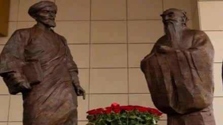 Торжественное открытие памятника Фараби, иранскому ученому и Конфуцию, в Астане, Казахстан