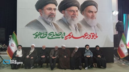 Marasimu ya arobaini ya kumuenzi Kiongozi shahidi wa Iran na familia yake yafanyika katika Musalla wa Imam Khomeini Tehran