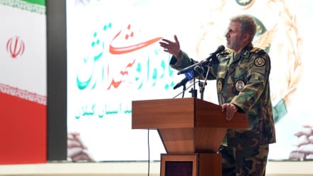 امیر حاتمی: فرمانده کل ارتش: مقتدرانه در برابر دشمنان ایستاده‌ایم