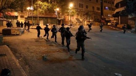 פציעתם של 5 פלסטינים בהתקפות המתנחלים הציונים בגדה המערבית