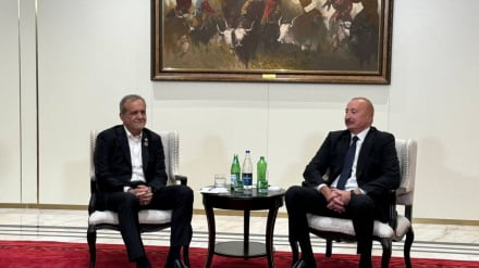 Takimi i presidentëve të Iranit dhe Azerbajxhanit/Theksimi në zhvillimin dhe thellimin e marrëdhënieve midis dy vendeve
