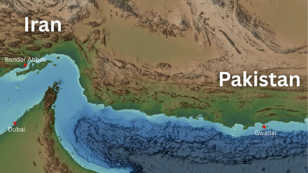 Britaniya Dənizçilik İdarəsi Oman sahillərində neft tankerinə mərmi dəydiyini bildirir