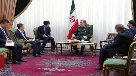 محسن رضایی: آمریکا باید جنگ را پایان دهد