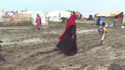 Mvua kubwa yazingira maelfu ya watu katika kambi ya Al Karama 3 nchini Sudan, uhaba wa huduma waathiri familia
