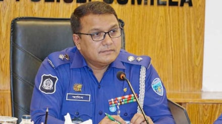 চারজন গ্রেপ্তার, আইফোন উদ্ধার 