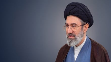 د اسلامي انقلاب مشر: د ملي هویت د جرړو، مورنۍ ژبې او د سپیڅلي بیرغ ساتونکي ووسئ 